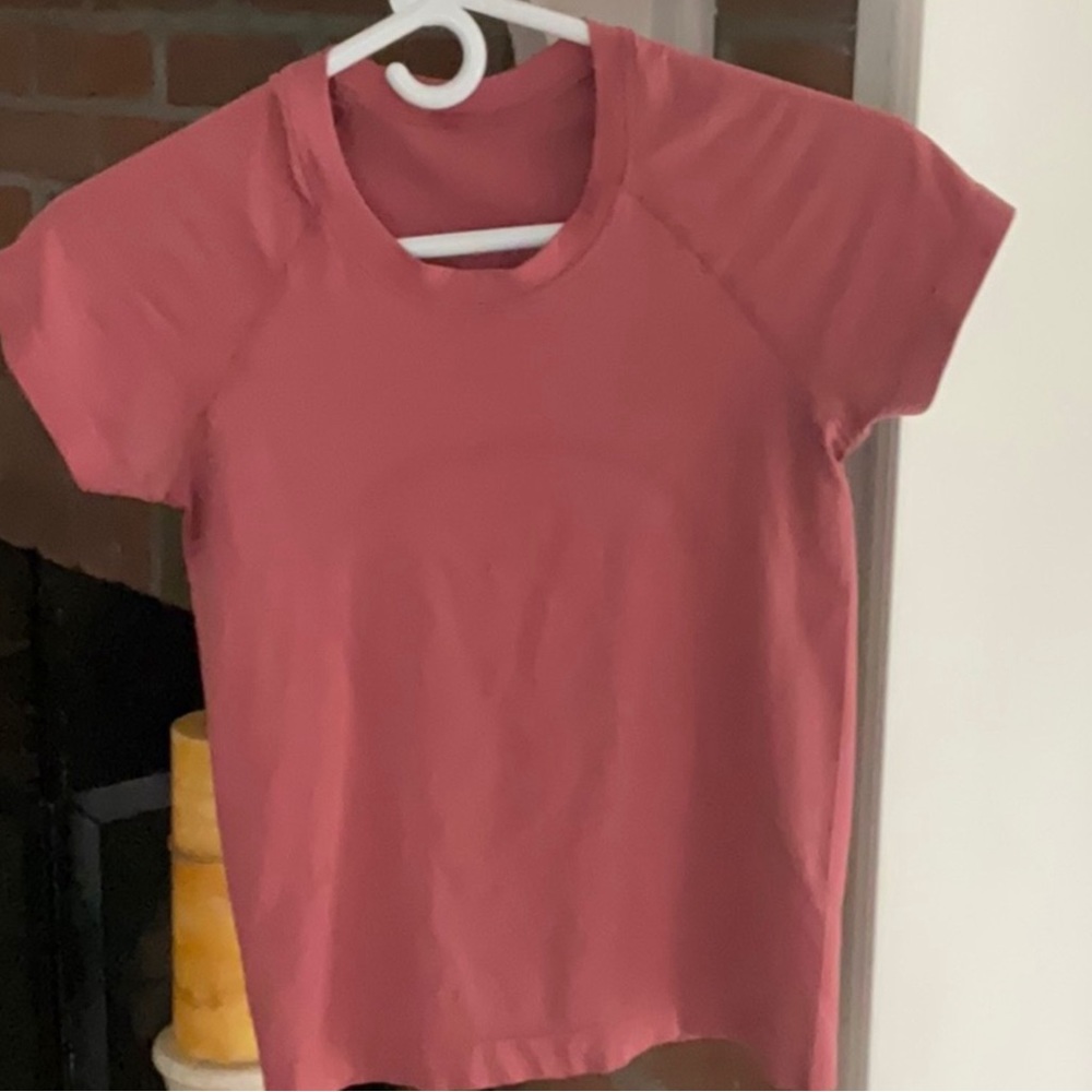 Lululemon size 4 T shirt